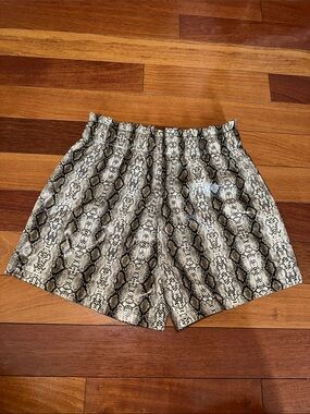 Women’s Snake-Print Elastic Waist Shorts in Black and Cream
